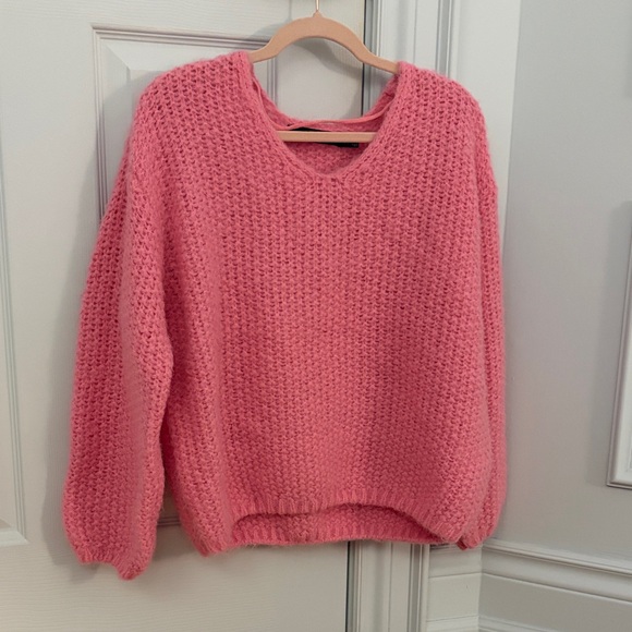 Vero Moda Sweaters - Vero Moda Bubblegum Pink V-Neck Chunky Knit Sweater